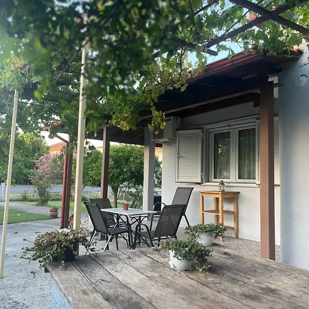 Holiday home Beverly House Kriopigi